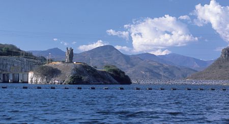 Presa Chicoasén, Río Grijalva y cortina