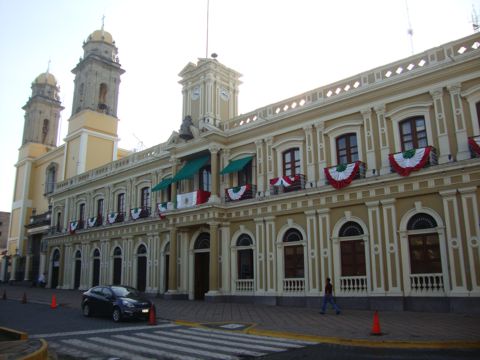 La Catedral y el Palacio de Gobierno