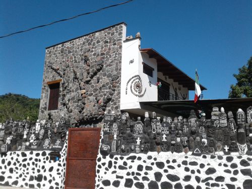 La Casa de los Monos de la pintora Alma Araiza en la Becerrera