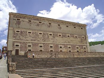 Alhóndiga de Granaditas.- Vista lateral