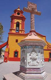 Villa de Bernal.- Arquitectura religiosa