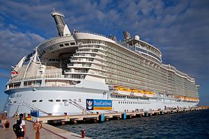 Muelle y crucero en Cozumel