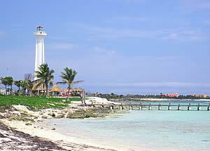 Faro y muelle