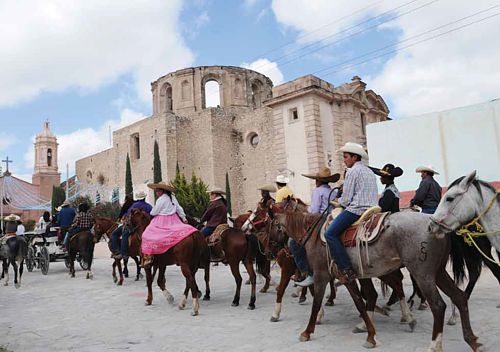 Pueblos y paisajes en el semidesierto potosino