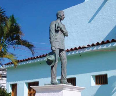 Estatua de Agustín Lara