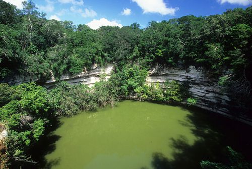 Cenote Sagrado de Chichén Itzá en Yucatán