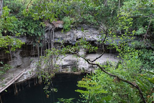 Cenote Xcanché, cerca de Zona Arqueológica Ek Balam.