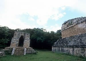 Ek Balam, arco de entrada