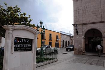 Jerez.- Plaza central y placa