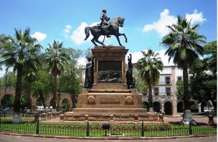 Monumento a Morelos en Morelia, Mich.