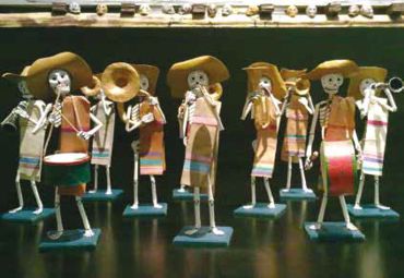 Calaveras de músicos en papel maché