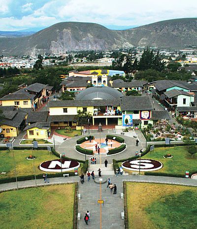 Vista panorámica del parque temático "Mitad del Mundo"