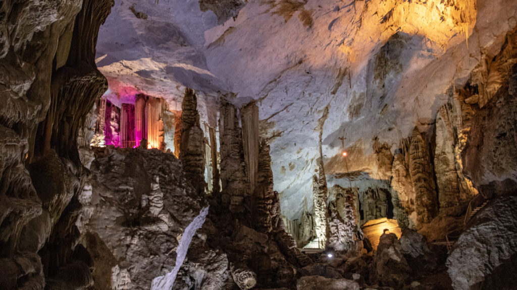 Grutas de García. El Teatro